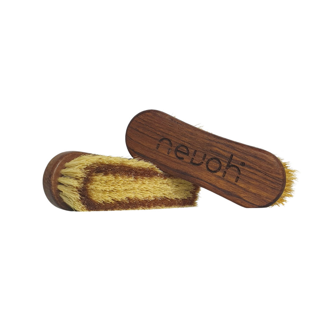 Spazzola corpo drenante in tampico e rame per stimolare il microcircolo e preparare la pelle ai trattamenti corp